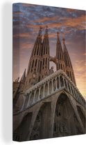 Canvas Schilderij Sagrada familia kathedraal bij zonsondergang Barcelona ​​Spanje - 80x120 cm - Wanddecoratie