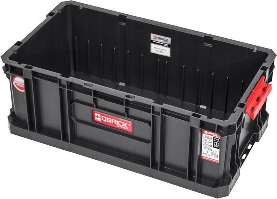 Zwarte Qbrick System gereedschapskist met informatie stickers aan de zijkant en binnenkant.