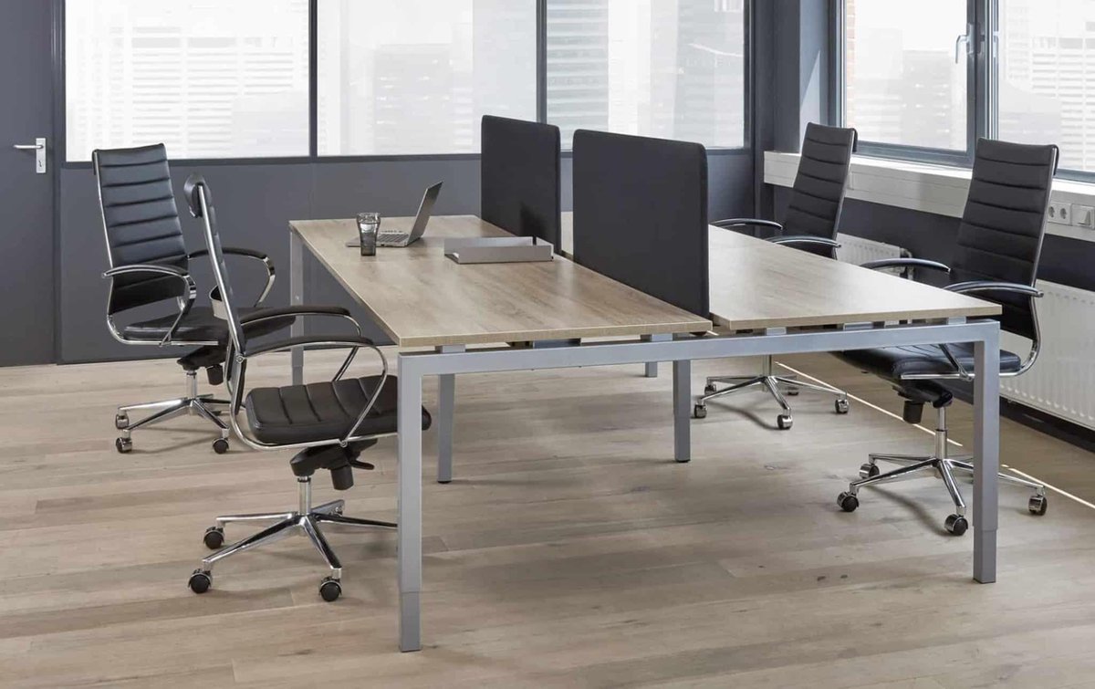 Hoogte verstelbare Bench werkplek Kubus breed 480CM bladkleur Kersen framekleur Antraciet (Ral 7016) aantal werkplekken 6
