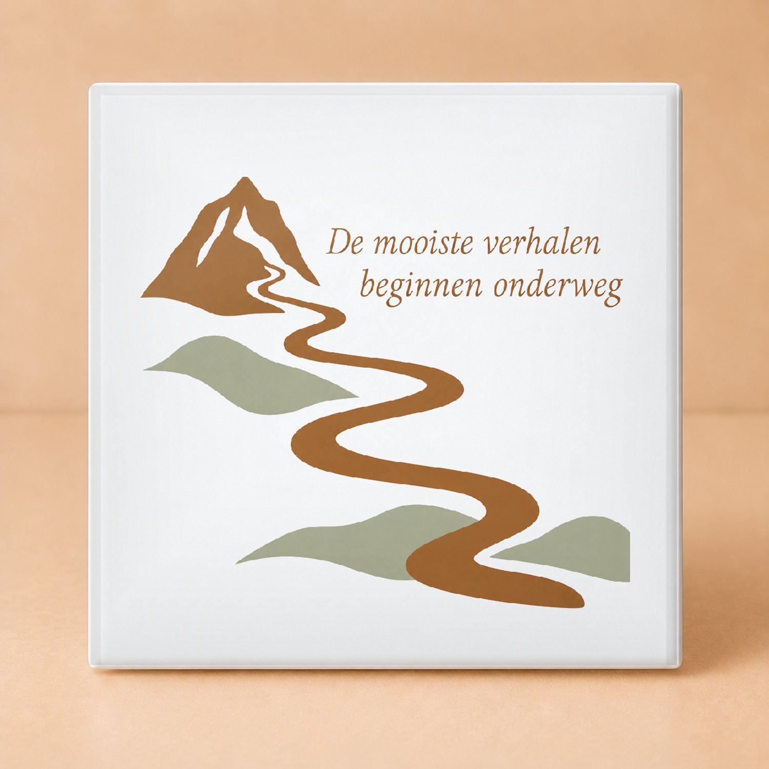 Bedruk King Kunstzinnige De Winterwandelaar Tegel – Sfeervolle Wanddecoratie met Inspirerende Quote voor Wandelliefhebbers - 15 x 15 cm Wit