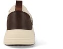Achterkant van een donkerbruine sneaker met beige mesh en bruine leren hiel.