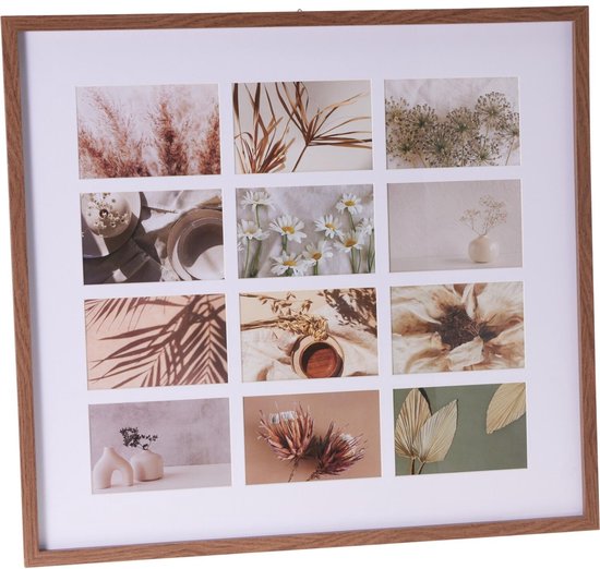 Collage fotolijst met 12 vakjes, bruin houten lijst. Bevat foto's van pampasgras, bloemen, bladeren en vazen.