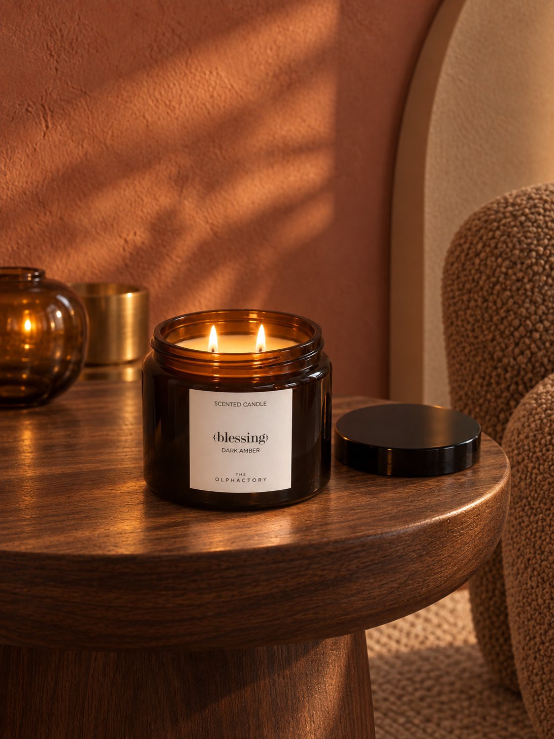 The Olphactory Blessing Dark Amber - Scented Candle - 360 gram - 2 Lonten - 60 branduren - Geurkaars