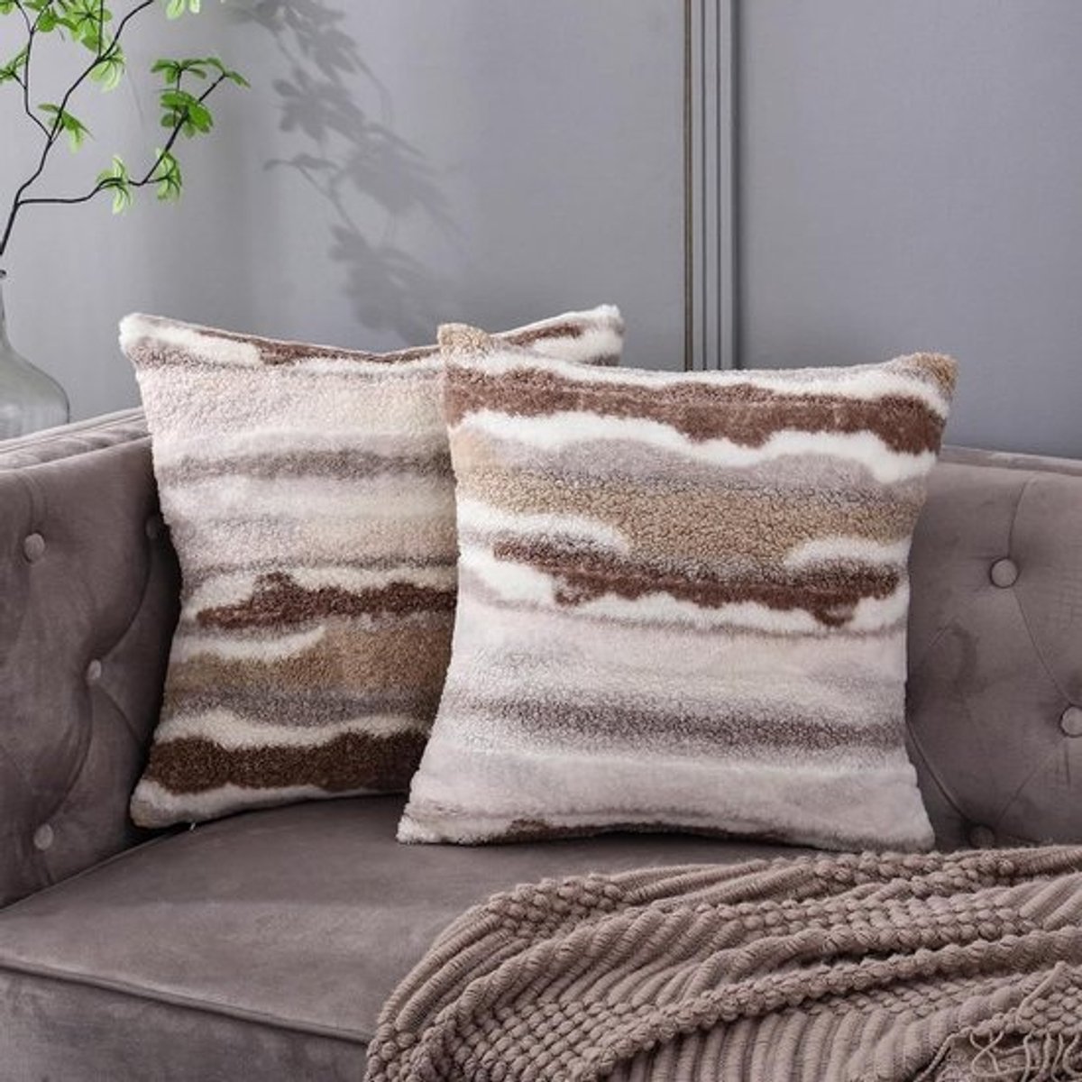 Decoratieve Kussenhoezen - Pluche Kussenslopen - Bank Decoratie - Kunstbont Sherpa Stijl - 56x56 cm - Beige Bruin