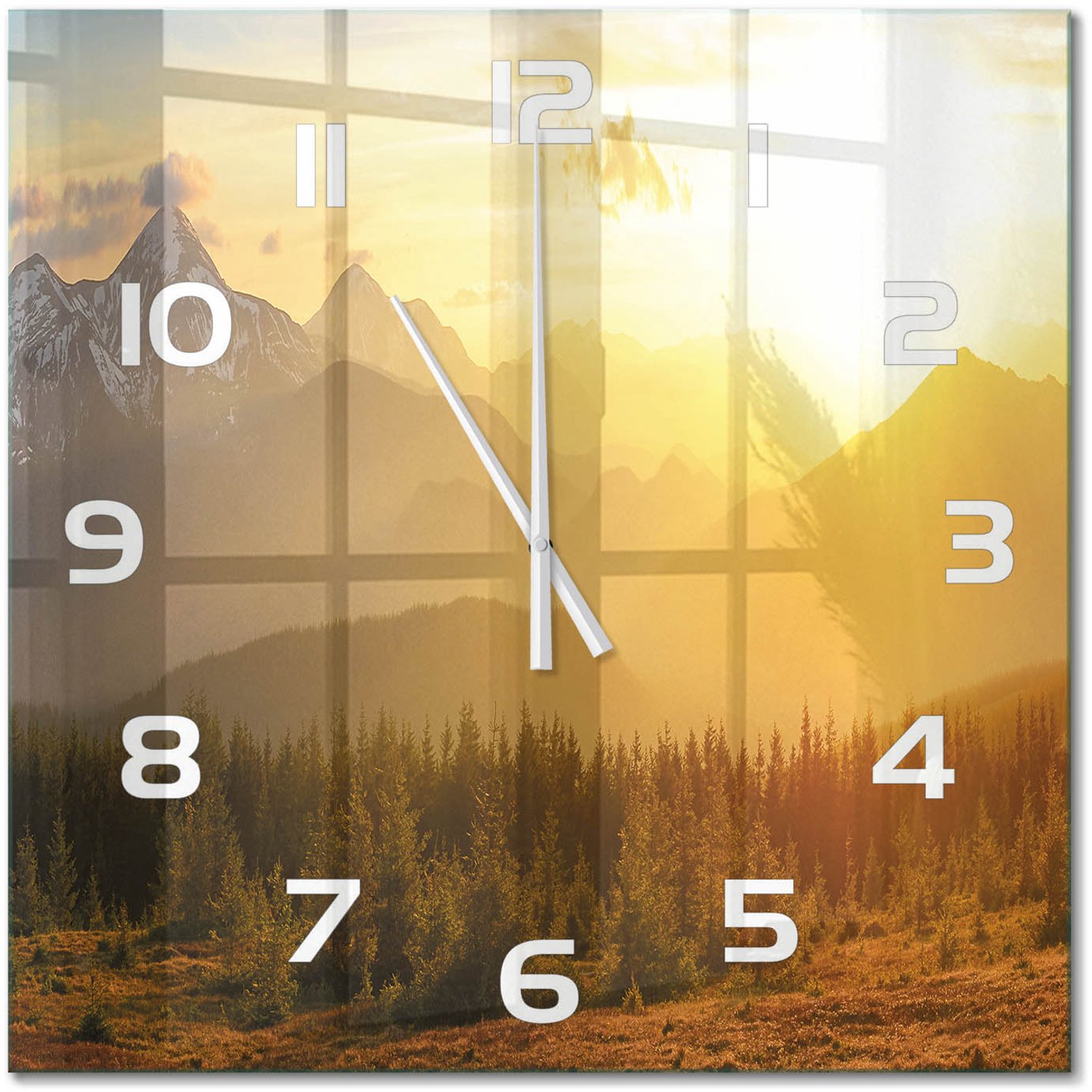 TULUP Wandklok - Bergen bij zonsondergang Wandklok Glas Decoratie - 60x60 cm - Geel Gekleurde Glazen Klok - Witte handen - Vierkante Klok - Klok Glas Met Opdruk - Moderne Wandklok Glas