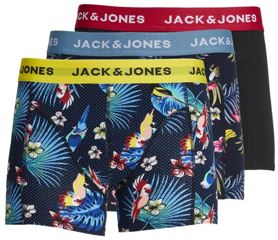 Drie Jack & Jones boxershorts: één zwart en twee met kleurrijke papegaaien- en tropische bloemenprint, elastische tailleband.