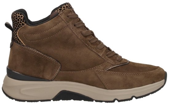 Bruine suède sneaker met rits aan de zijkant, luipaardprint accent bij de kraag en beige plateauzool.