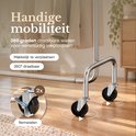 Verrijdbaar kledingrek met 360 graden draaibare wielen en handige remmen.