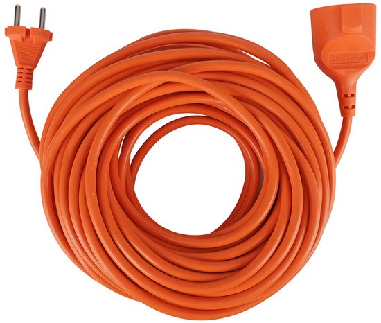 Oranje verlengsnoer van 20 meter met tweepolige stekker en contrastekker op een witte achtergrond.