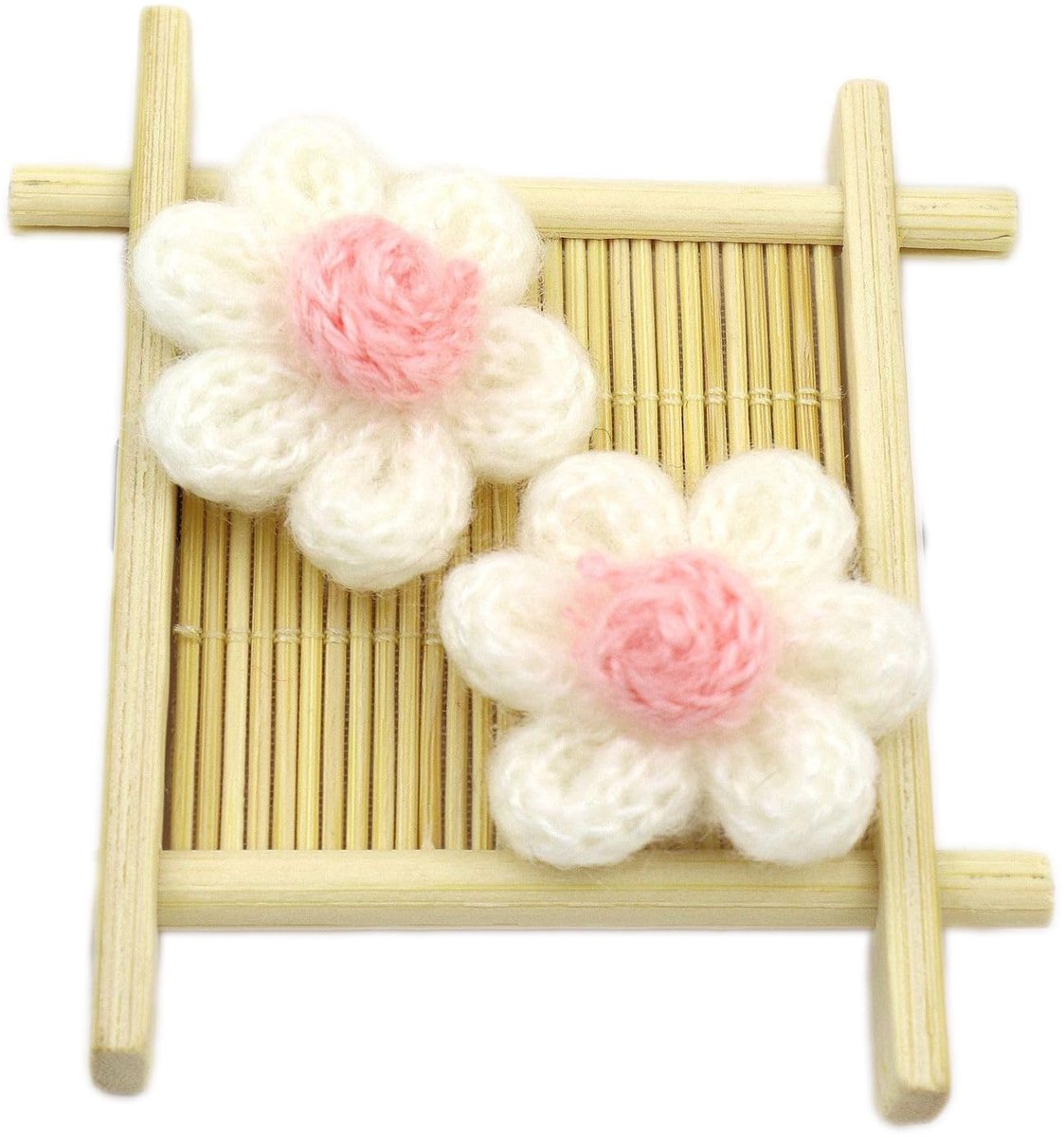 10 stuks gebreide kleine bloemen, bloem van garen, mini geborduurde patches, applicatie om te naaien voor doe-het-zelf kleding, jeans, t-shirts, jassen, rugzakken, schoenen, 4 x 4 cm, wit A