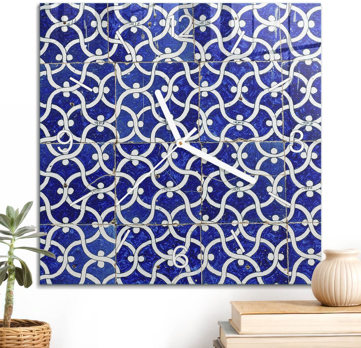 ArtPrintCave Blauw Glazen Klok - 30x30 cm - Wandklok Vierkant - Blauwe Patronen Wandklok Keuken - Achtergronden En Patronen Unieke Klok - Witte Klokwijzers