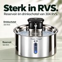 Happy Things drinkfontein gemaakt van robuust 304 RVS voor zowel het reservoir als het drinkschaaltje.