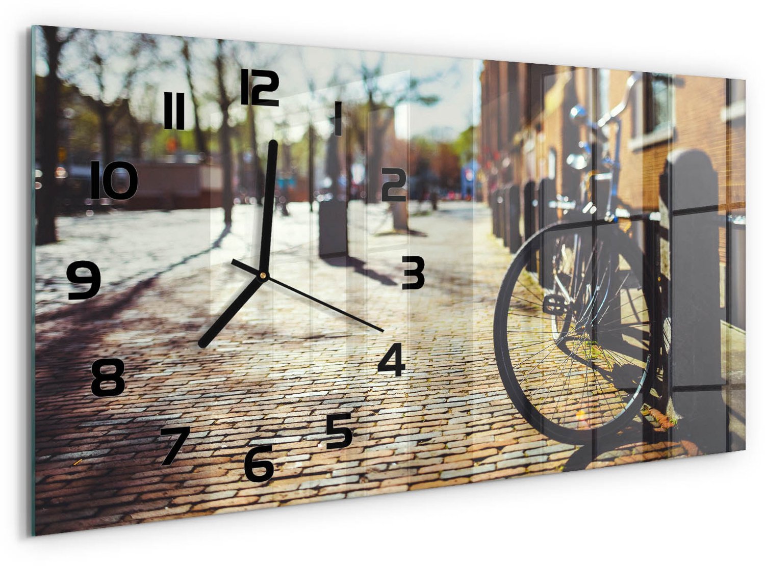 TULUP Wandklok - Fietsen in Amsterdam Glazen Klok Met Print - 60x30 cm - Bruin Wandklok Glas Met Motief - Zwarte handen - Rechthoekige Klok - Wandklok Glas Decoratie - Gekleurde Glazen Klok