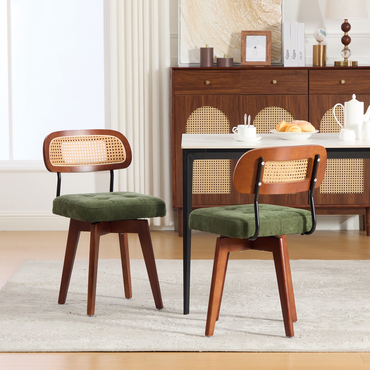 STILVORA Eetkamerstoel 43 x 50 x 77 cm - Set Van 2 360 Graden Draaibaar Met Rotan Rugleuning - Voor Eetkamer En Slaapkamer - Chenille Groen