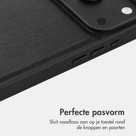 Gedetailleerde weergave van de zijkant van een zwarte telefoonhoes, met precieze uitsparingen voor knoppen en poorten.
