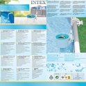 Verpakking van de Intex Deluxe oppervlakte skimmer, met afbeeldingen van de skimmer, de montage en een zwembad.