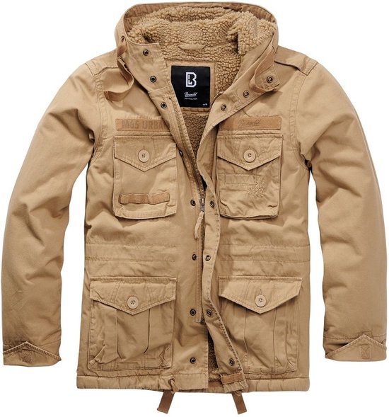 Beige M65 Urban jack van Brandit met vier zakken, knoopsluiting en warme voering van imitatiebont.