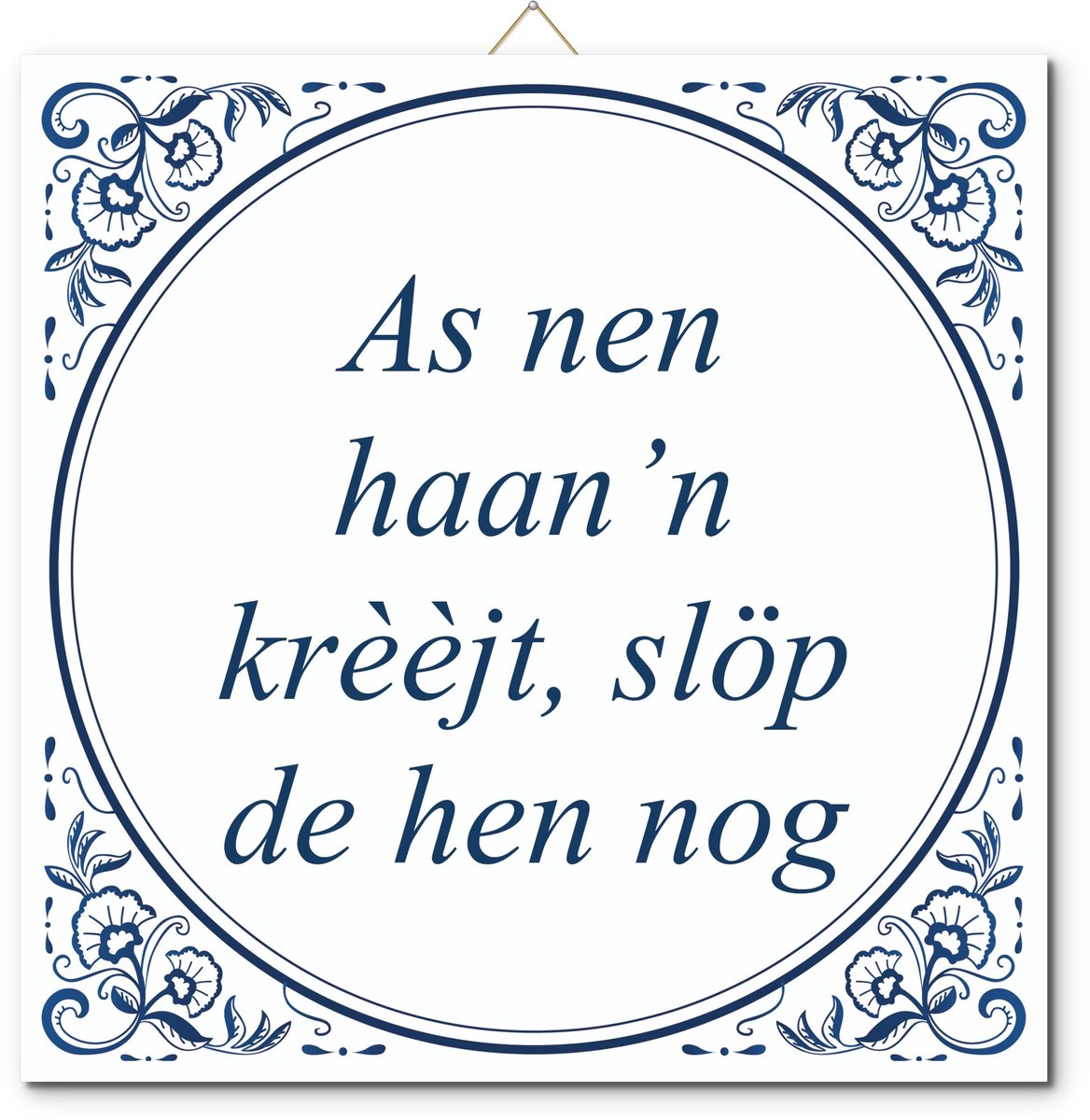 De Tegeltjesfabriek Tegeltje: As nen haan’n krèèjt, slöp de hen nog (met hangertje) wit en blauw