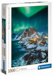 Puzzeldoos van 1000 stukjes met een afbeelding van Noorse huisjes onder de aurora borealis.