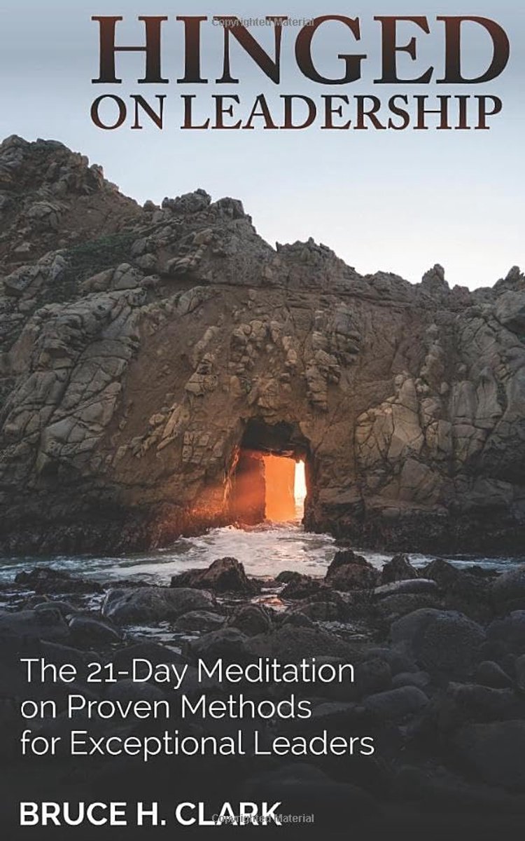 Hinged on Leadership: The 21 Day Meditation on Proven Methods for Exceptional Leaders - ShopVlot