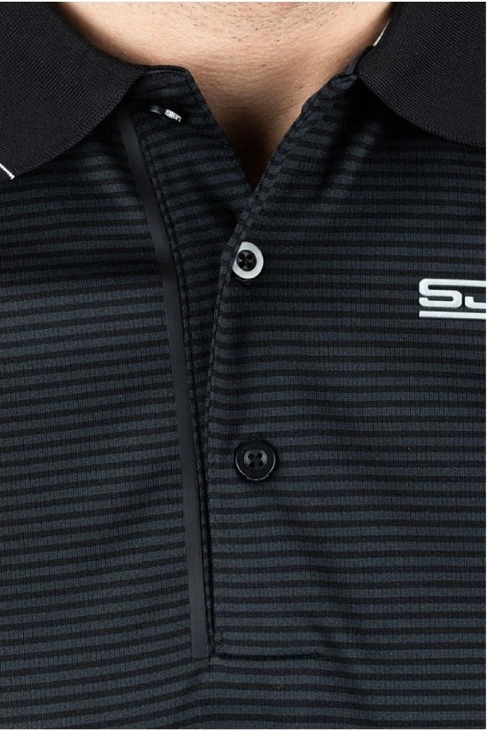 Zwart poloshirt met fijne horizontale grijze strepen, kraag en knoopsluiting.