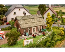 Faller - 1/87 NOORD-DUITS HUIS MET RIETEN DAK (4/24) * - modelbouwsets, hobbybouwspeelgoed voor kinderen, modelverf en accessoires