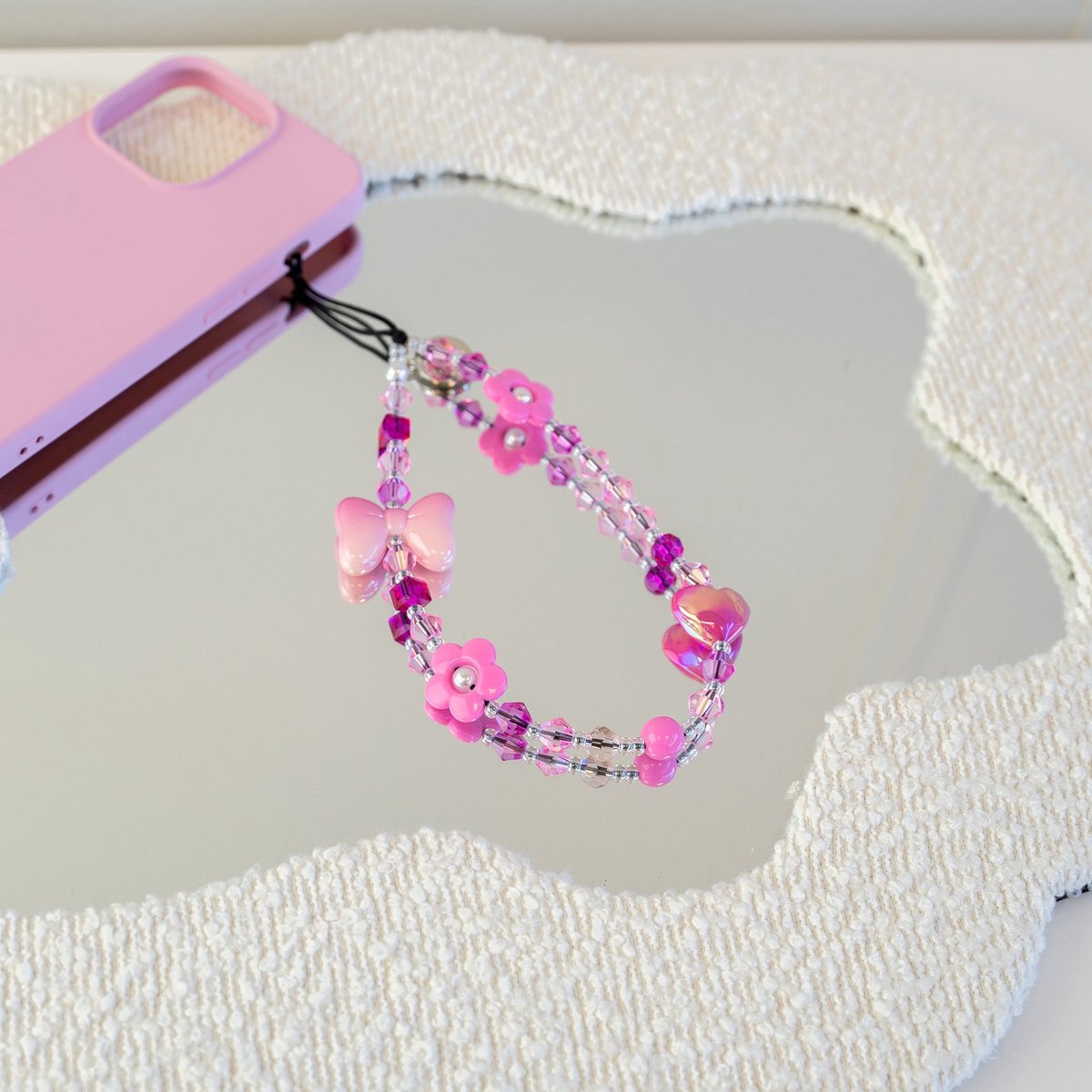 xoxo Wildhearts koord - Pink, Always - Phone Charm (small) - bedeltje geschikt voor iPhone - Parelketting - kralenketting - kort telefoonkoord geschikt voor Samsung - geschikt voor alle telefoonmodellen - Roze