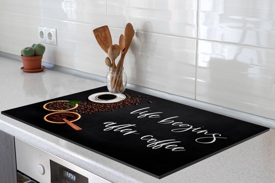 KitchenYeah® Inductie beschermer 80x52 cm - Quotes - Spreuken - Life begins after coffee - Koffie - Kookplaataccessoires - Afdekplaat voor kookplaat - Inductiebeschermer - Inductiemat - Inductieplaat mat