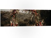 PVC Schuimplaat - Romantische Bloemenboog Midden in het Landschap - 120x40 cm Foto op PVC Schuimplaat (Met Ophangsysteem)