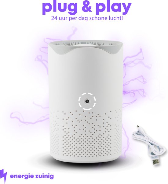 Witte luchtreiniger met USB-kabel, omringd door paarse bliksem en de tekst 'plug & play'.