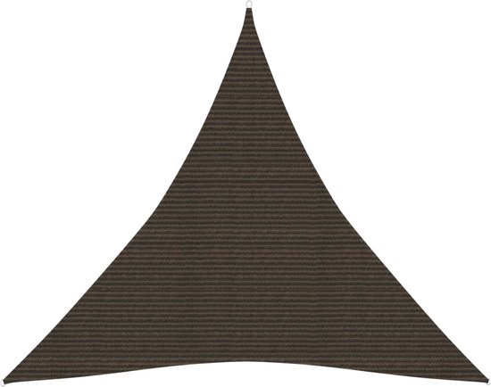 Een driehoekig bruin schaduwdoek met verstevigde hoeken met D-ringen.