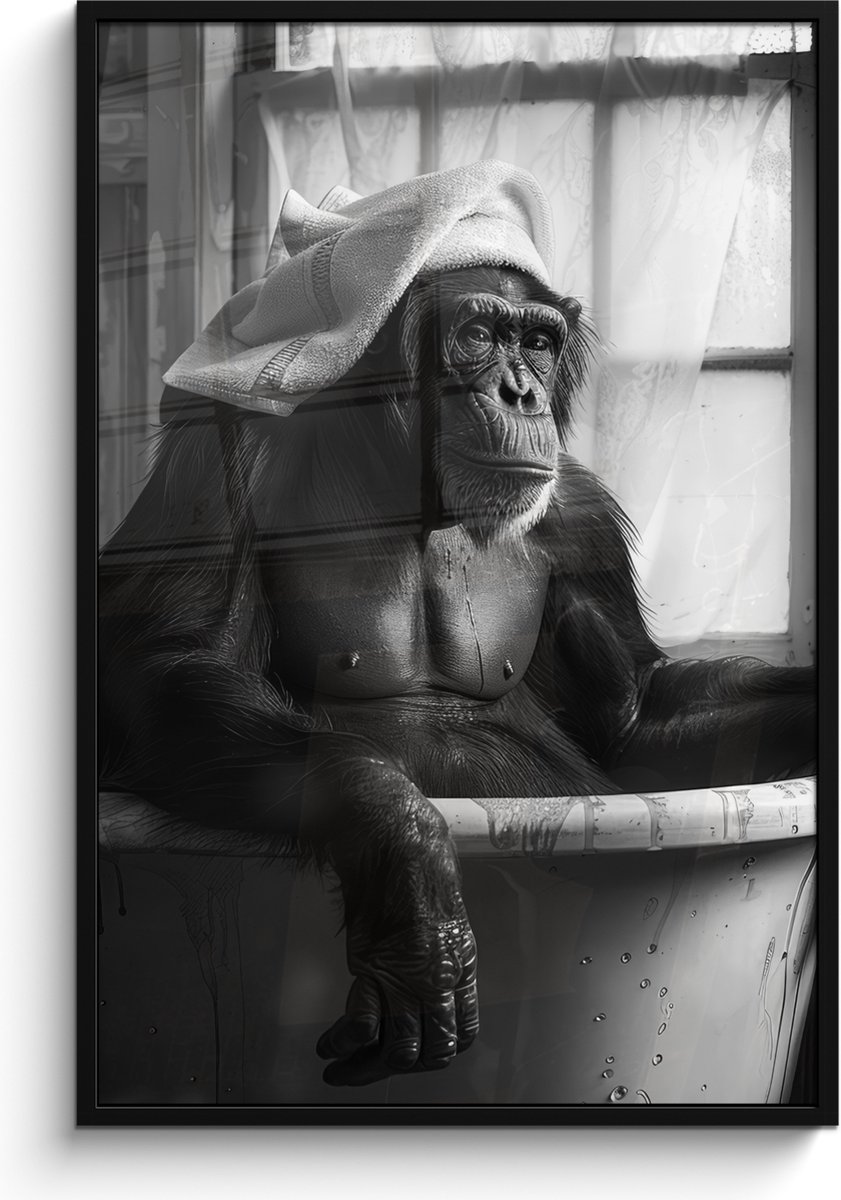 FrameYourWall Poster in lijst - Fotolijst 80x120 cm - Posters - Aap - Dier - Bad - Zwart - Wit - Humor - Posterlijst zwart - Wanddecoratie badkamer - Muurdecoratie WC - Decoratieve accessoires - Toilet muur decoratie Aap - WC