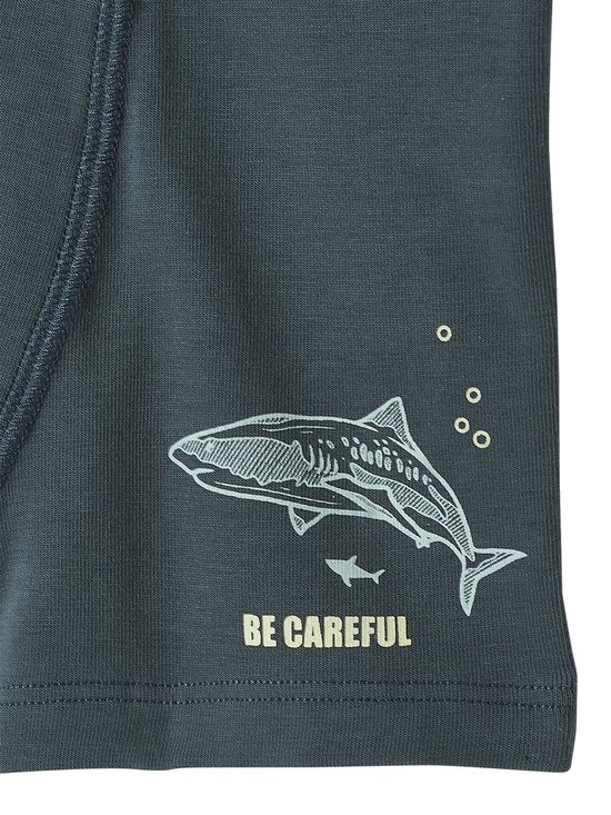 Donkergroene jongensboxershort met haai print en de tekst 'Be Careful'.