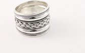 Brede zilveren ring met vlechtmotief en kabelpatronen - maat 18.5