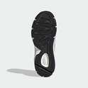 Onderkant van een grijze Adidas sneaker met een zwart profielzool.