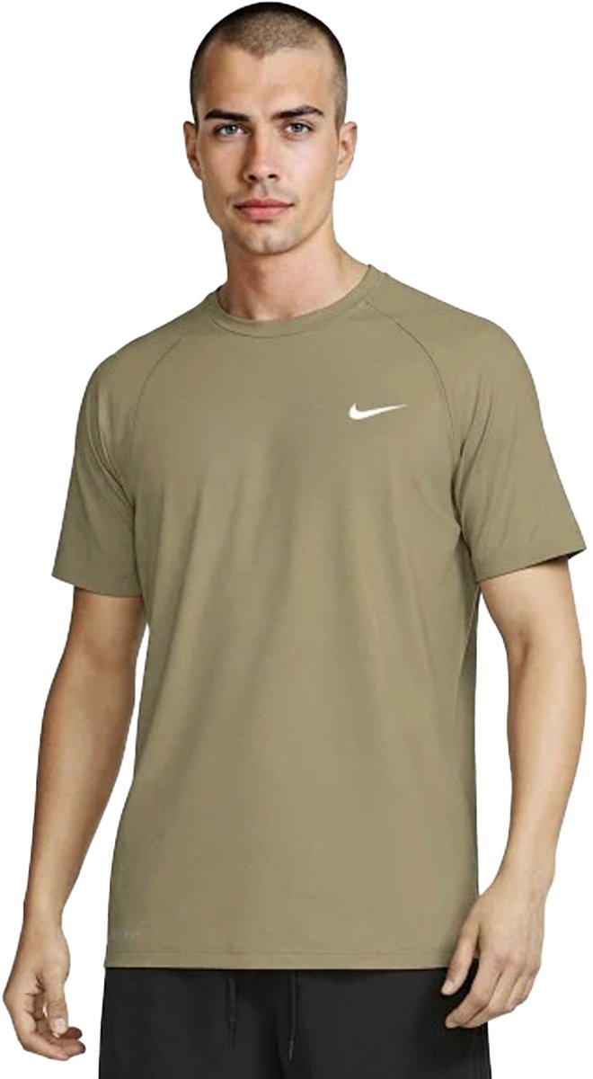 Nike essential hydroguard shirt in de kleur . Bruin