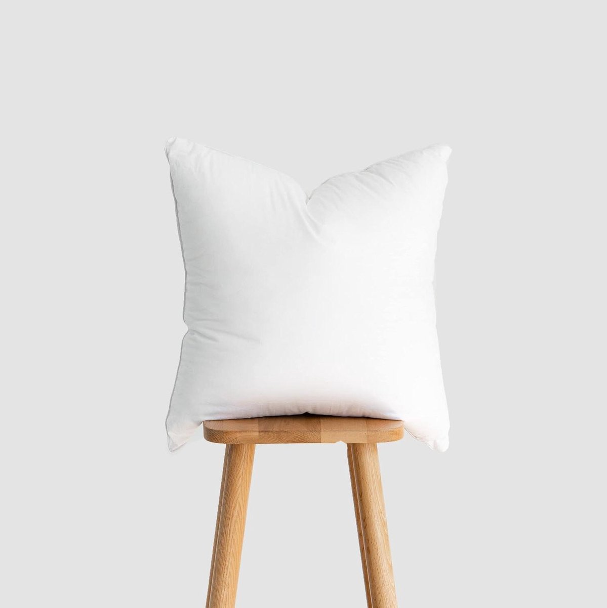Hofdeco Premium Kussen voor sierkussen, 50 x 50 cm (voor hoes maat 45 x 45 cm) waterbestendige synthetische dons, alternatieve shamvulling voor terras, bank, tuin, wit