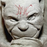 Grijze gargoyle met rode tekst 'Your Day Will Come' op het voorhoofd.