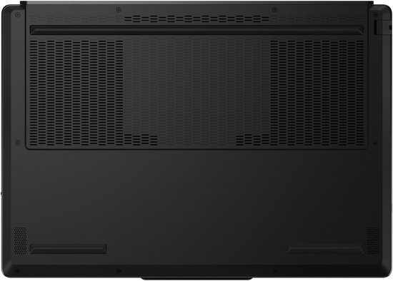 Onderkant van een gesloten zwarte Lenovo Legion laptop met ventilatieroosters.