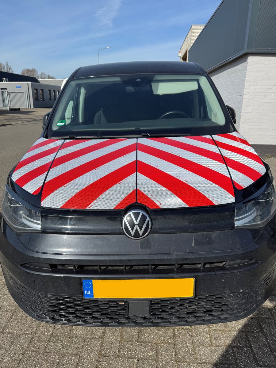 Chevron folie V-8000 Rood/Wit | Avery Dennison Linkswijzend / 1220mm / 1m