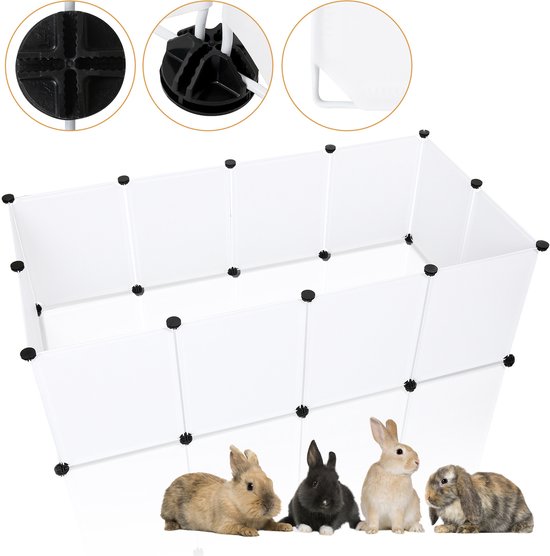 Witte ren van 12 panelen, met details van de zwarte koppelstukken en 4 konijntjes aan de voorkant.