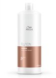 Een grote witte fles Wella Professionals Fusion Intense Repair Shampoo met een koperbruine band.