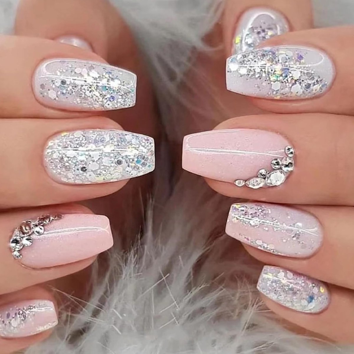 Set van 24 Kunstnagels Medium Coffin Ballerina Valse Nagels met Gel Pad en Strass voor Herbruikbare Manicure zonder Lijm voor Dames