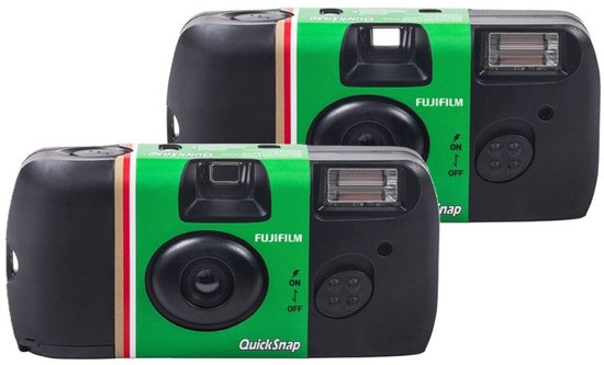 Twee zwarte FUJIFILM QuickSnap wegwerpcamera's met groene band en rode en witte strepen. Met flitser en lens.