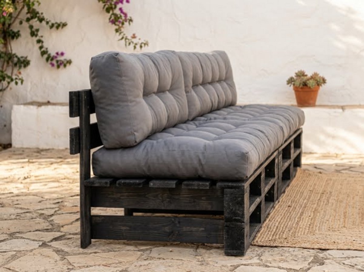 RusticPallet Luxe Lounge Set 6-Delig – Houten Tuin Pallet Loungeset met Dikke Grijze Kussens – Grote Tuinbank Sofa Set met 2 Tafels – Lounge Meubel voor Tuin, Terras en Balkon IndustroHome