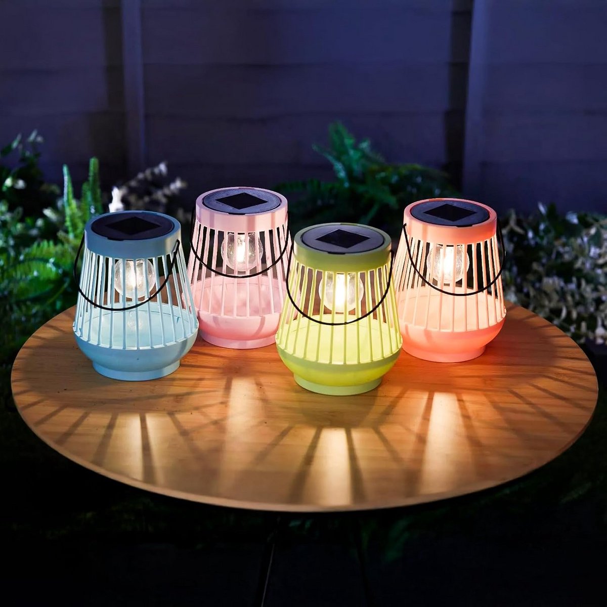 Zonne Lantaarns - Buitenlampen Set - Tuin Verlichting - Automatisch Aan - 4 Stuks - Zwart