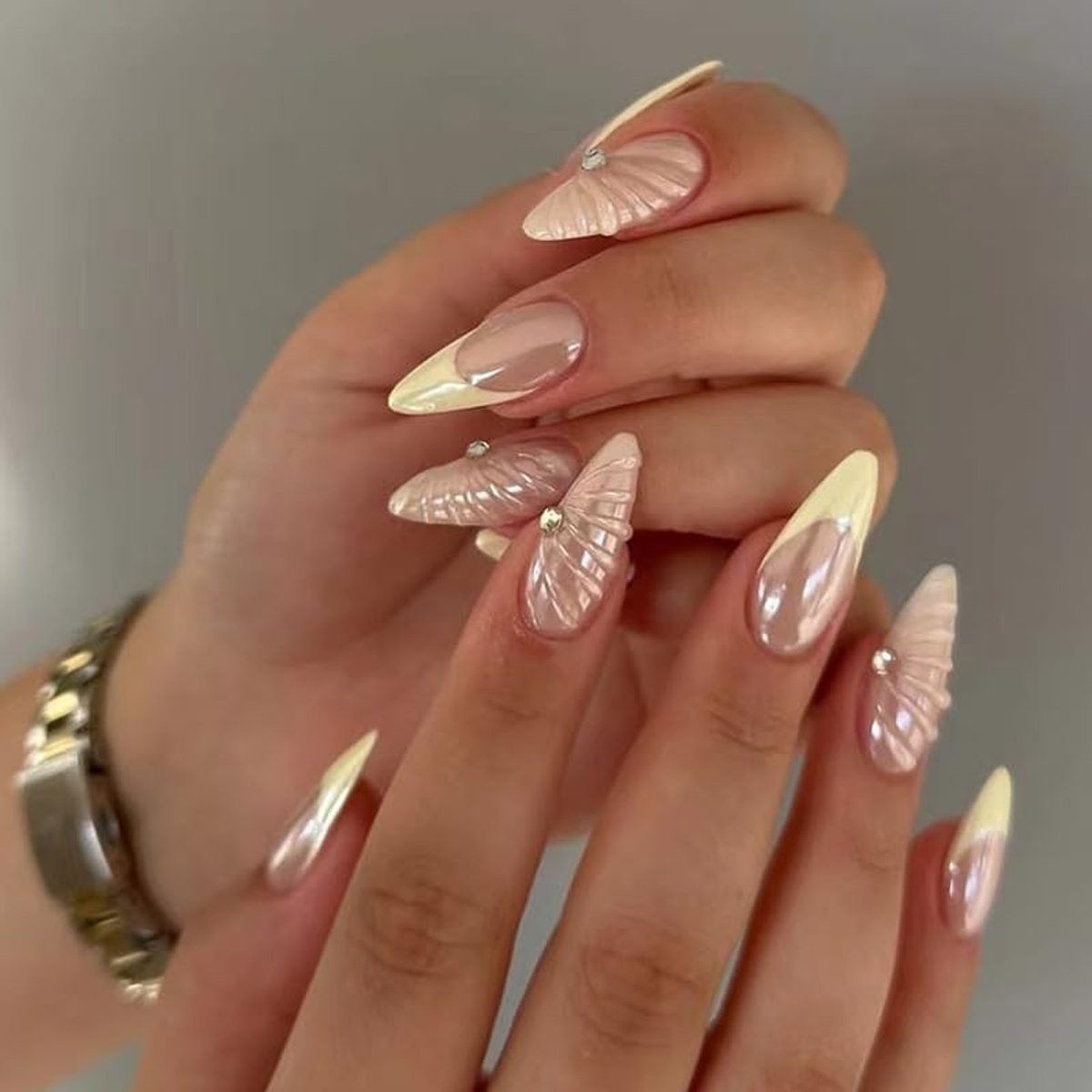 Dailygoods- Press-on Nagels 24 Stuks - Franse Tip - Kunstnagels met Juwelen - Herbruikbare Acrylnagels - Medium Amandelvorm - Inclusief Nagelvijl