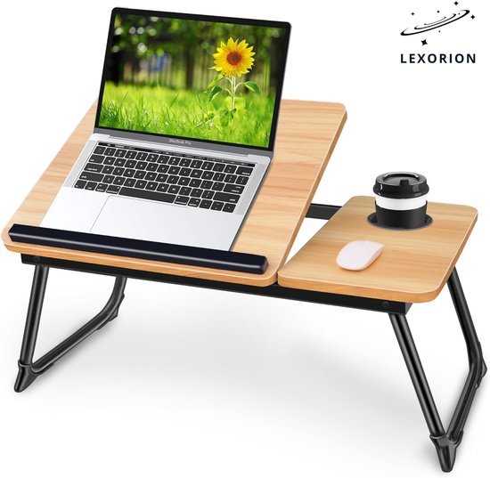 Houten laptopbureau met verstelbaar blad, bekerhouder en muis.