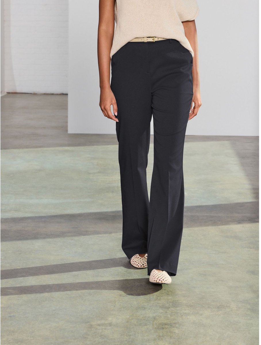 Next - Dames - Modieus gesneden bootcut broek - Zwart