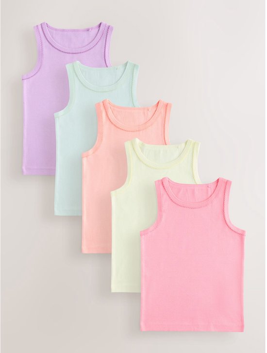 Vijf kinderhemden in pastelkleuren: lichtpaars, mintgroen, perzik, lichtgeel en roze.